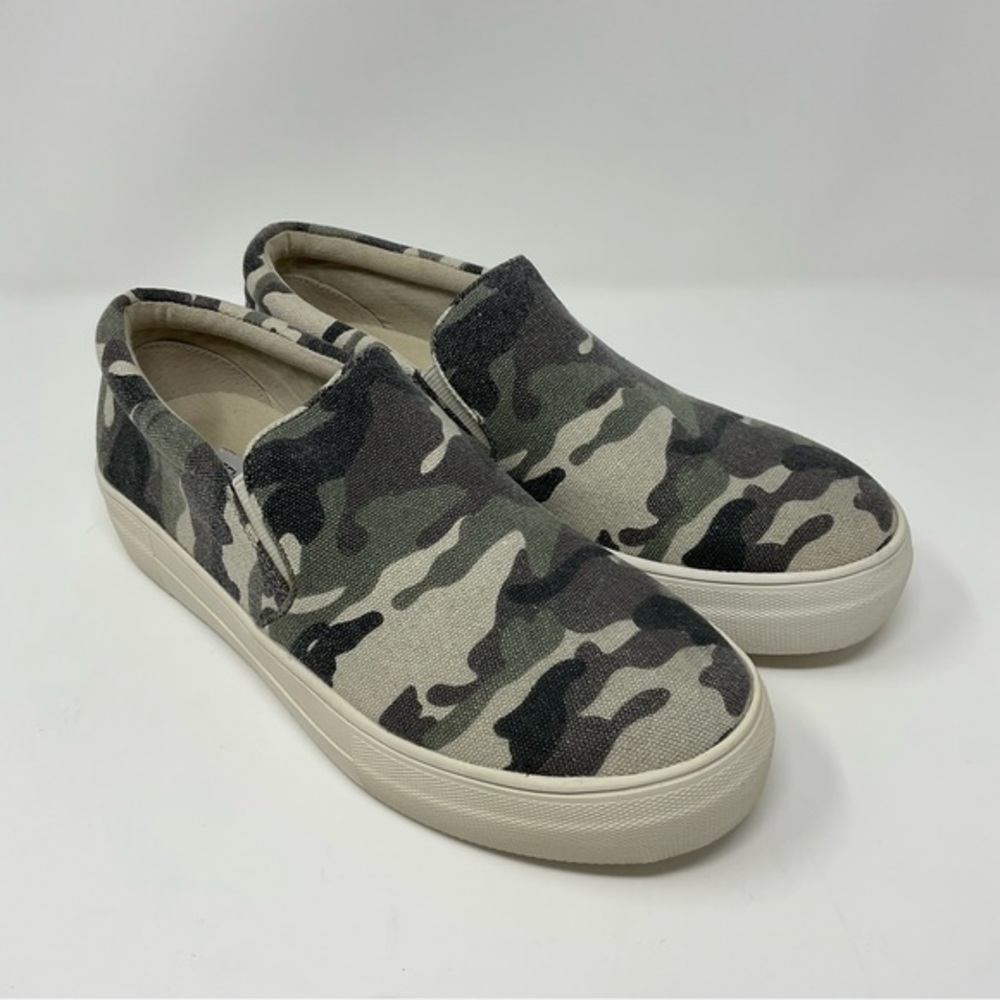 Steve Madden Gills Platform Sneaker‎ Women’s Size 7 Cano Canvas Slip-On Comfort